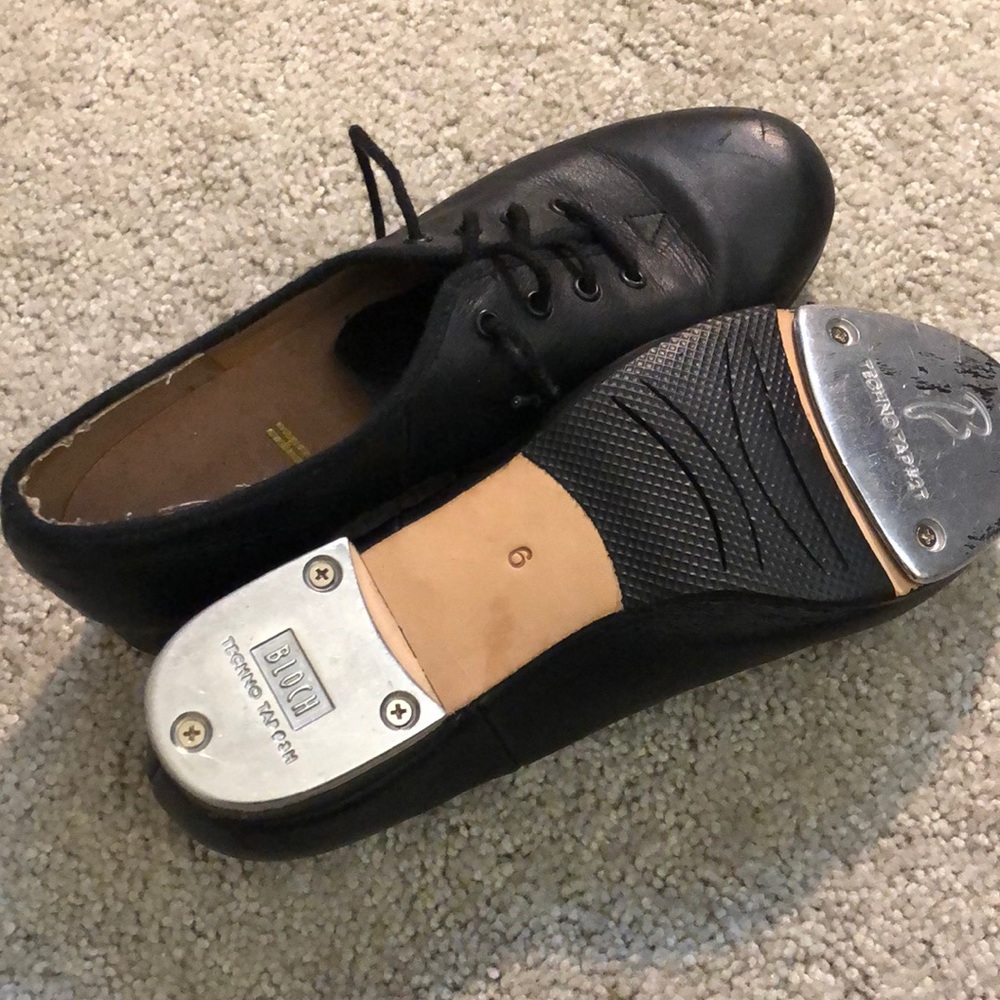 Children’s Bloch tap shoes, size 6.